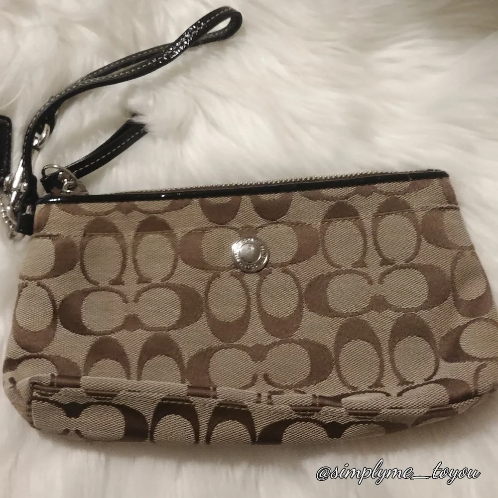 Coach Signature Jacquard CC Wristlet